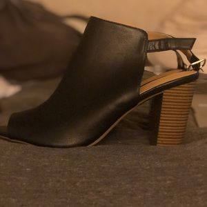 Old navy open toed shoes